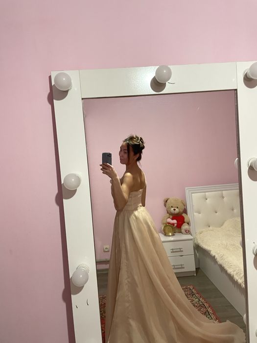 Шикарное вечернее платье