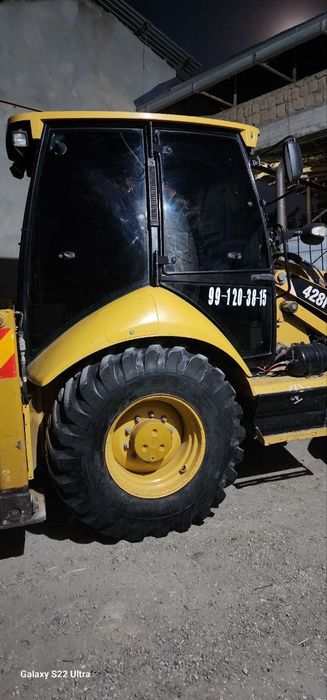 Экскаватор погрузчик срочно сотилади  CAT  428F  ср