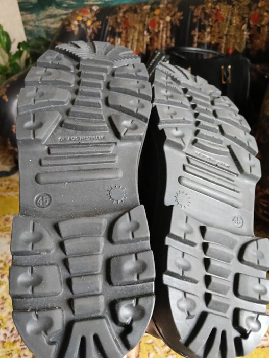 Мъжки обувки и ботуши от естествена кожа