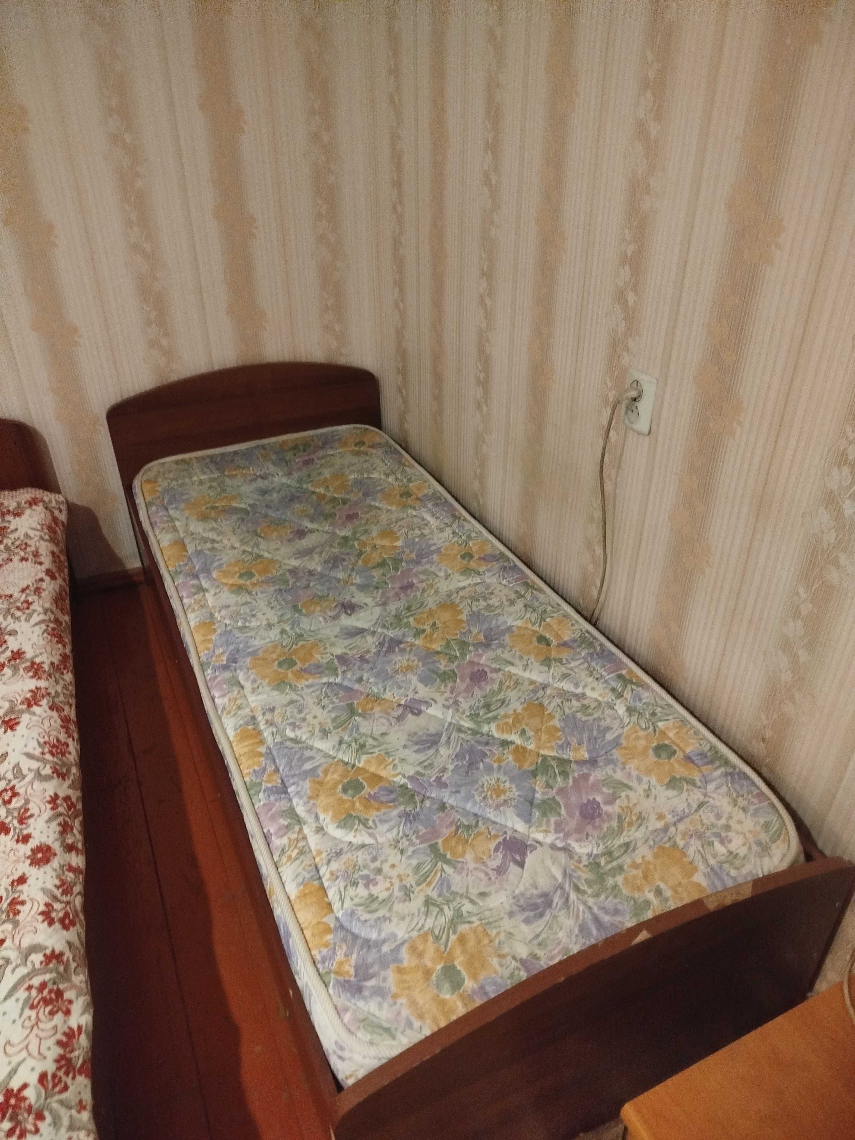 Продам кровать б/у в хорошем состояние