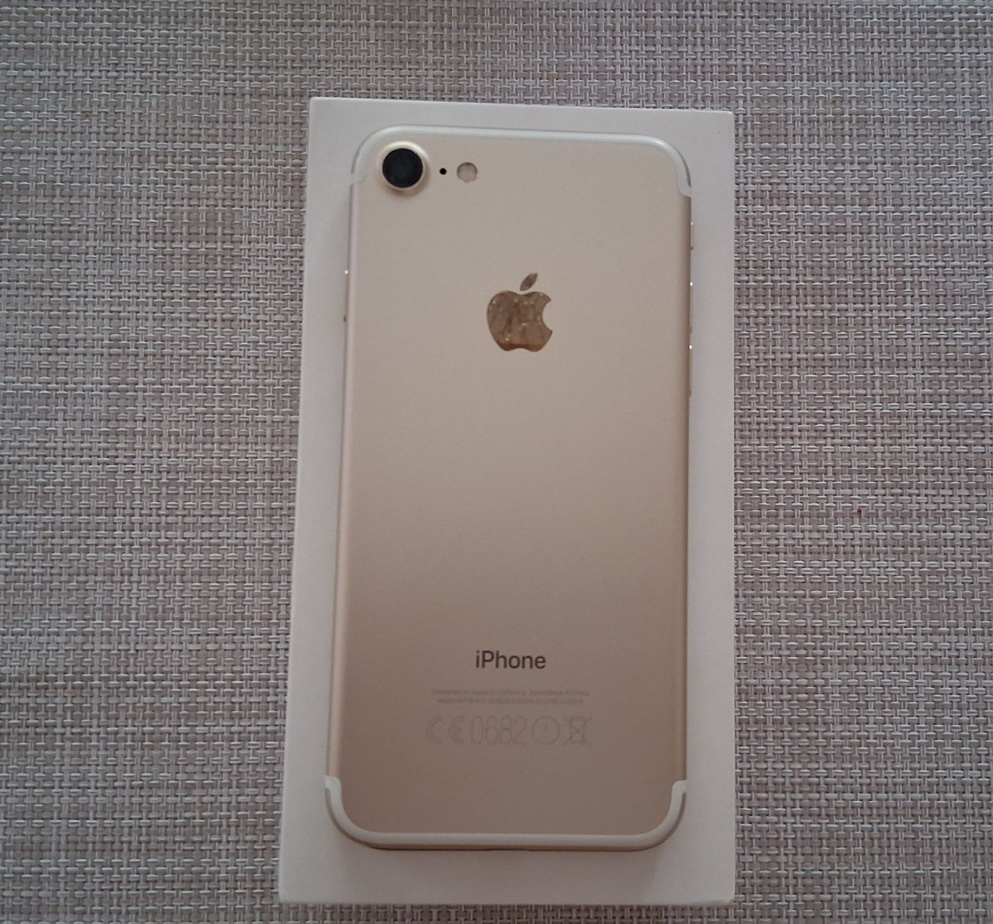 IPHONE 7 GOLD 32GB Много запазен