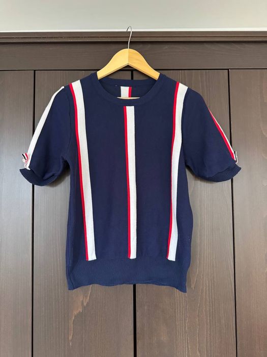 Тениски на райе: синя и less drama, more techno