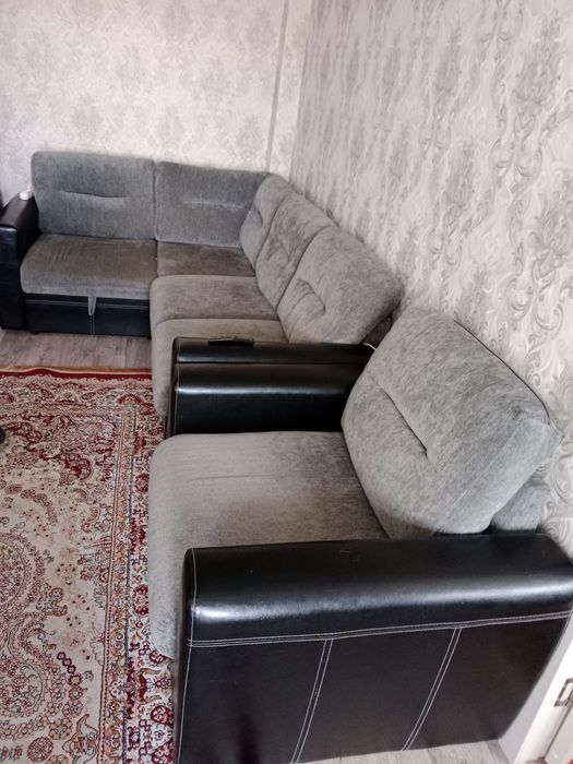 Срочно продам диван в хорошем состояний производство Россия