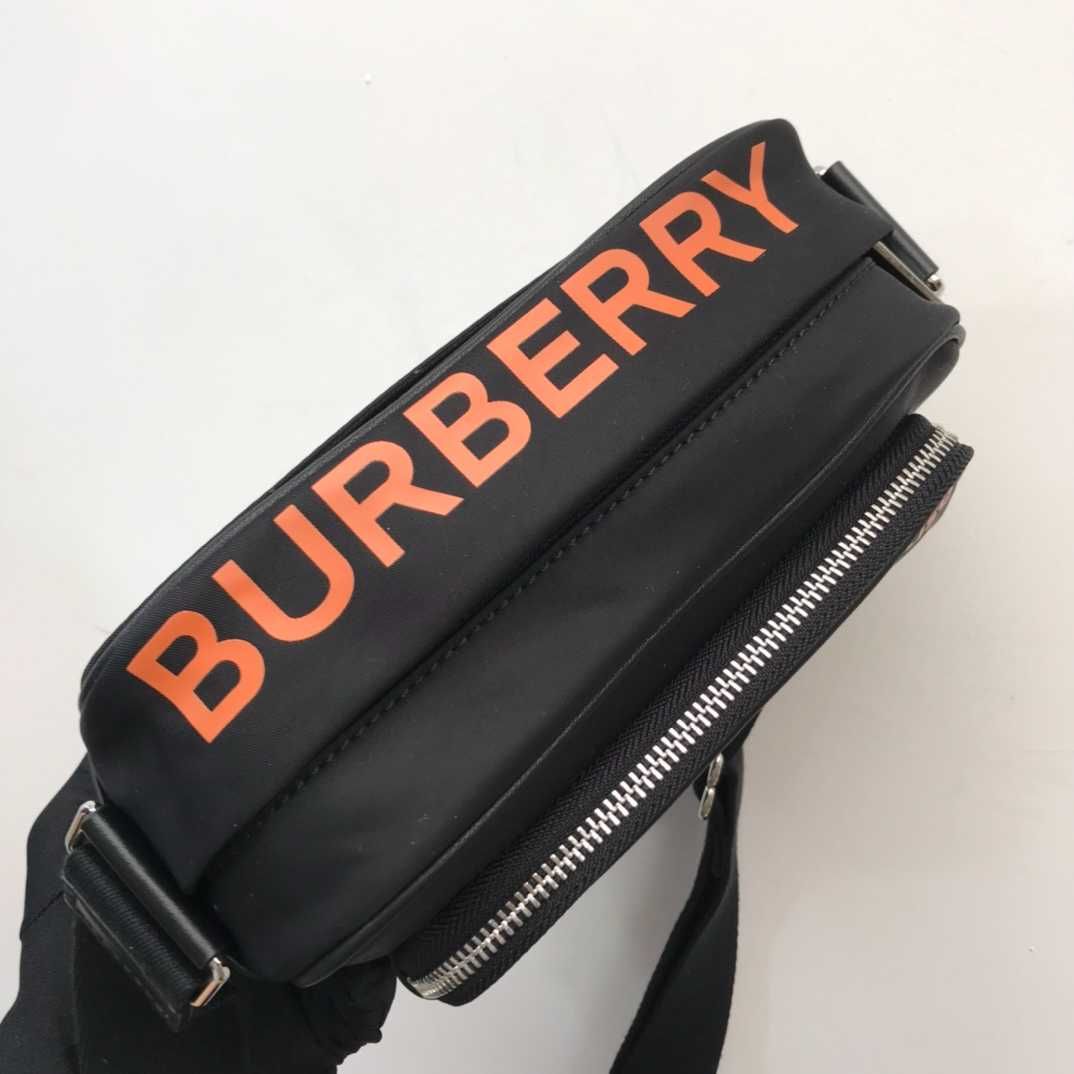 Geanta Burberry / Se aduce cu precomanda