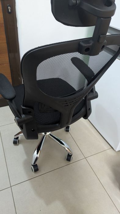 Scaun ergonomic folosit o zi