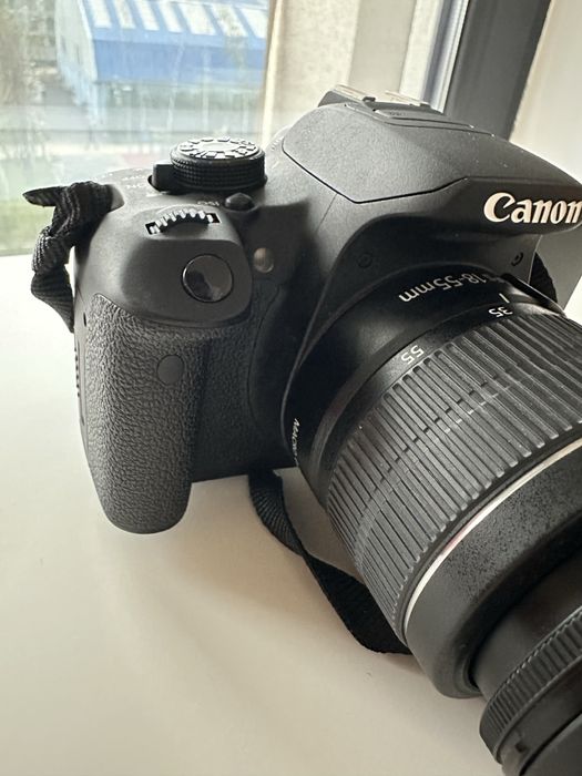 Canon EOS 700D + Obiectiv EF-S 18–55mm – DSLR în stare perfectă