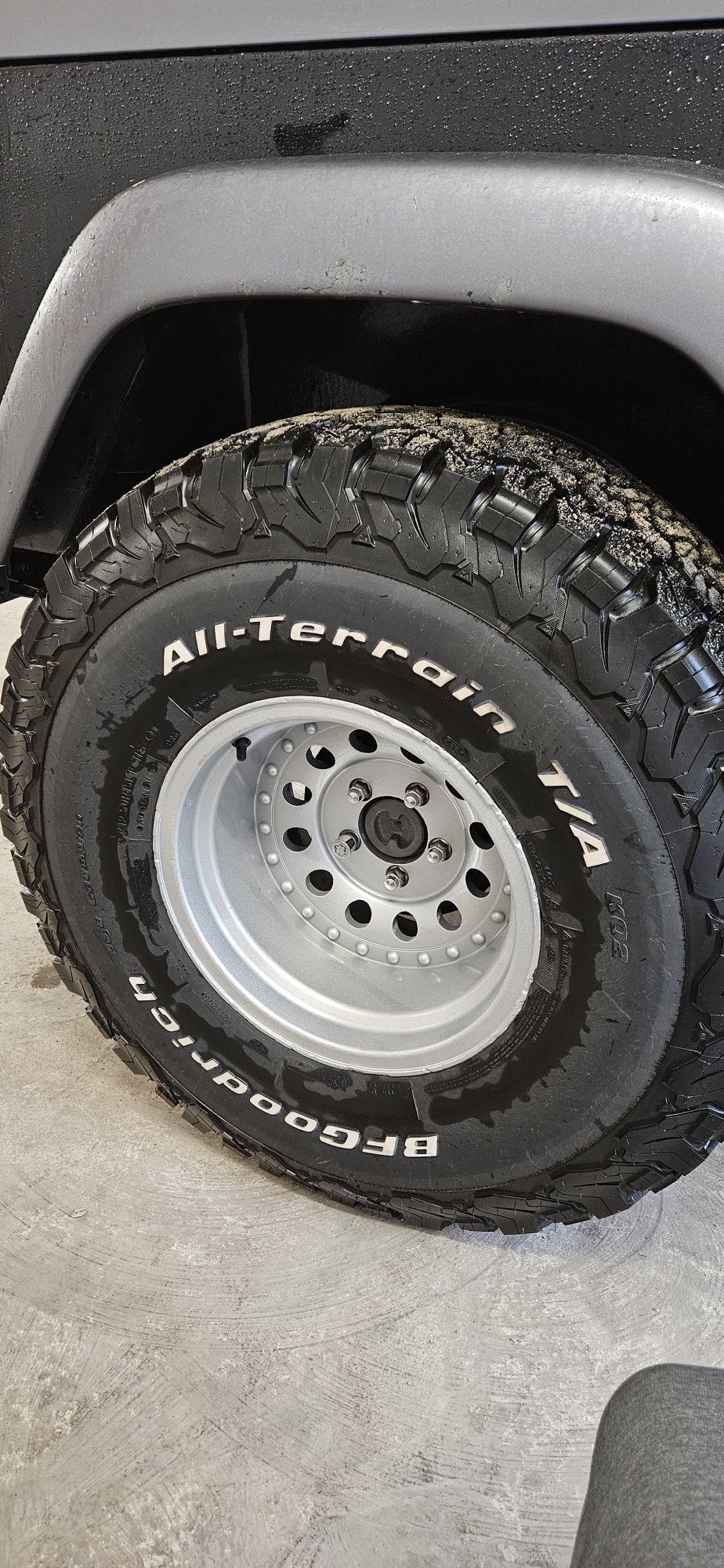 Гуми BF Goodrich 35×12.50r15