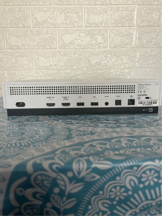Xbox one S 1TB.