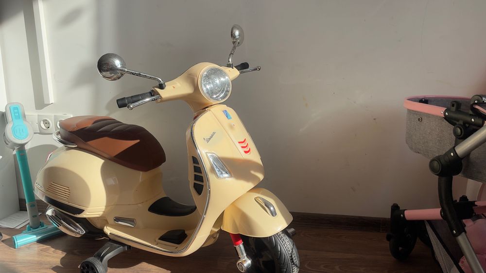 Детски акумулаторен мотор Веспа