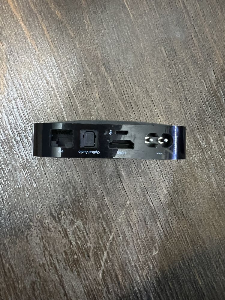 срочно продам Apple tv 3