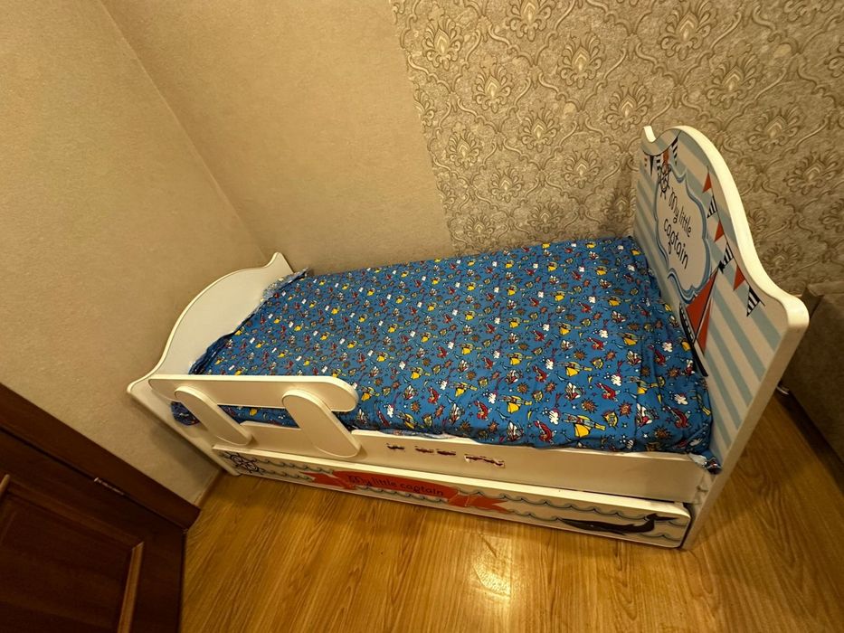 Срочно продам детскую кровать с матрасом