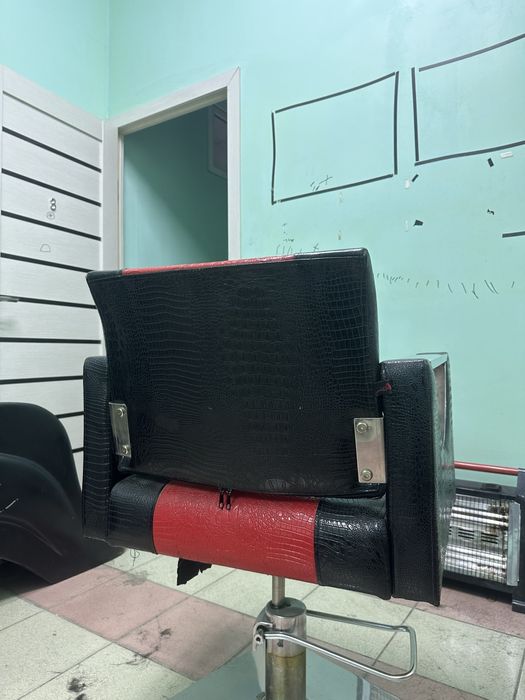 Пракикмахерская кресло