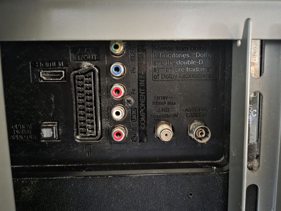 Тлевизор модел LG42LB561V 24инча 106см и черна маса от закалено стъкло