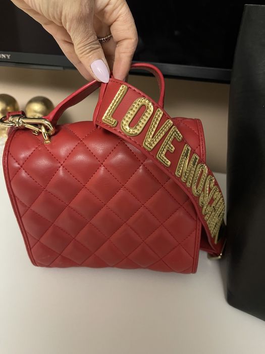 До 6.05.22г НАМАЛЯМ 180 лв LOVE MOSCHINO страхотна чантичка