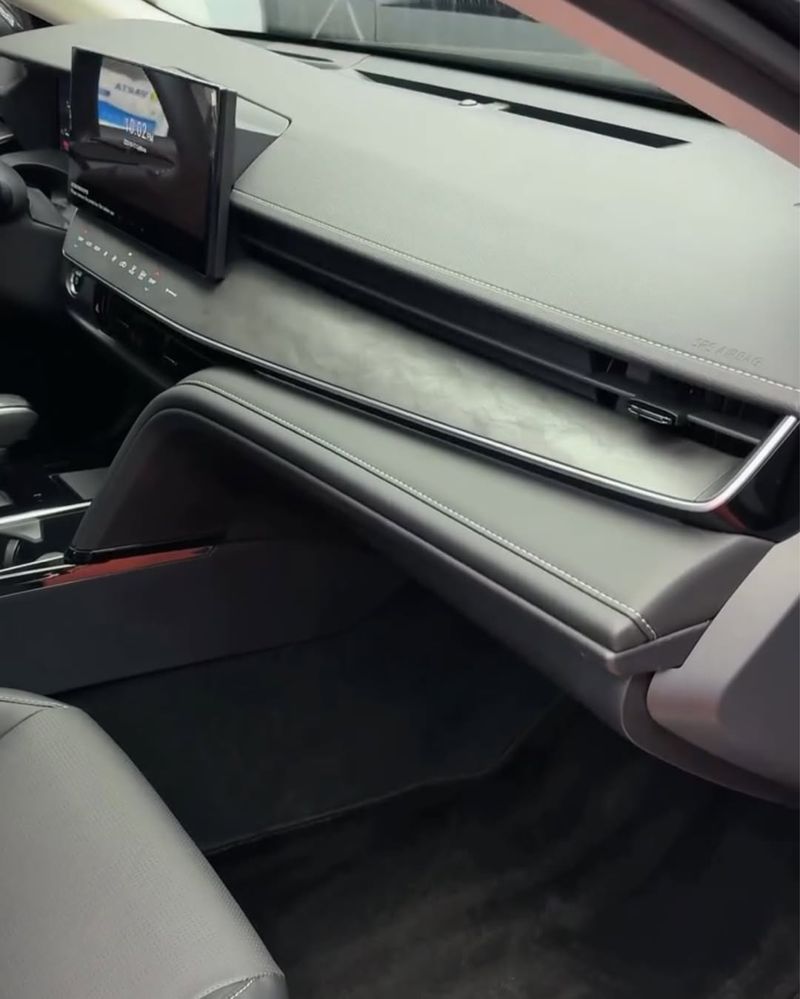 Toyota Camry 80 2.5 Hybrid 2024
