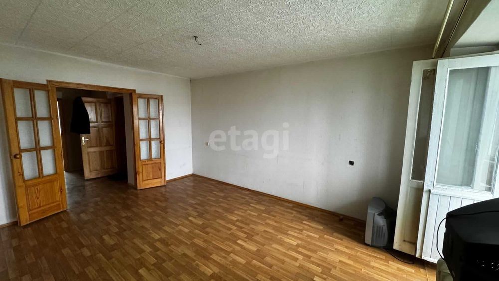 Продается трехкомнатная квартира, в центре города не дорого.