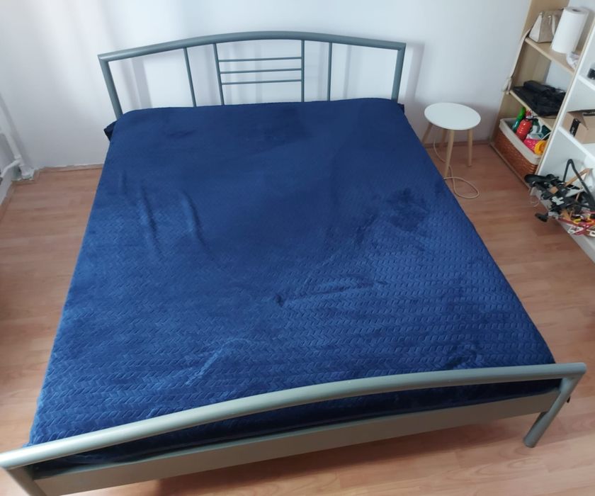 Pat 160x200 cm cu somiera și saltea