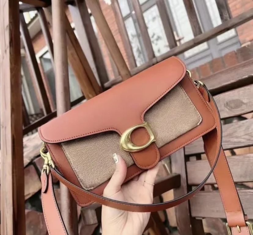 Coach чанта в различни разцветки