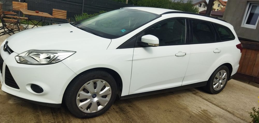 Vând Ford Focus  1.0