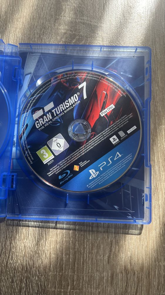 Продавам игра за ps4