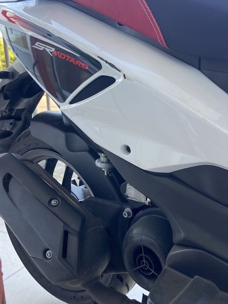 Скутер Aprilia