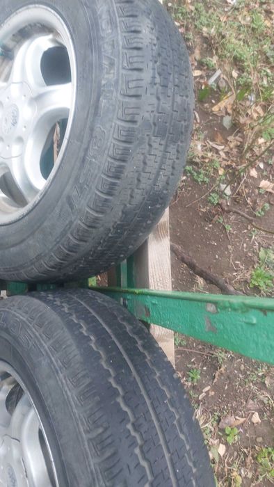 Продавам алуминиеви джанти с летни гуми.