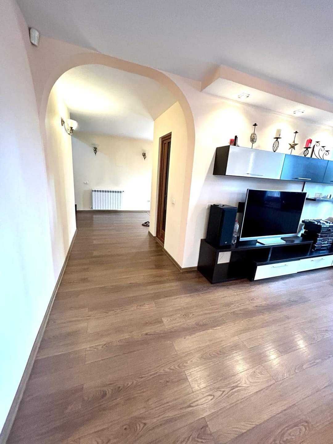 Casă în Roman zona episcopie!