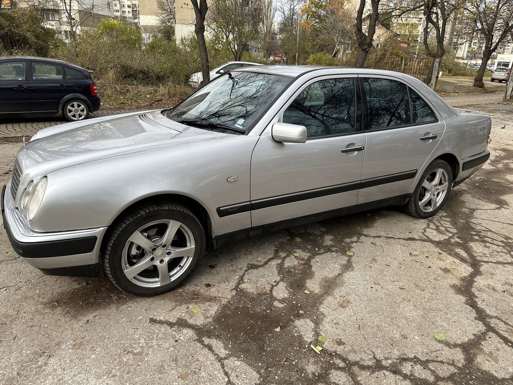 Mercedes E320 4 matic