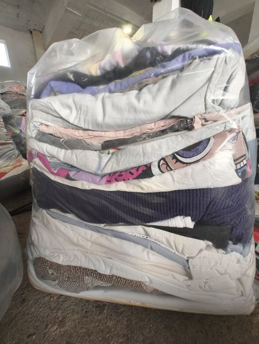 Дрехи на едро втора употреба