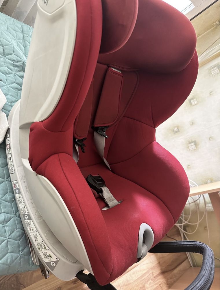 Britax Römer Стол за кола Dualfix 0-18 кг +подложка за новородено