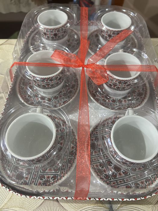 Сервиз за кафе 6 броя с чинийки