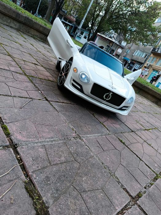 Продавам много запазена Детска Акумулаторна Кола Bentley