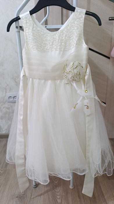 Нарядное платье для девочки 5 лет