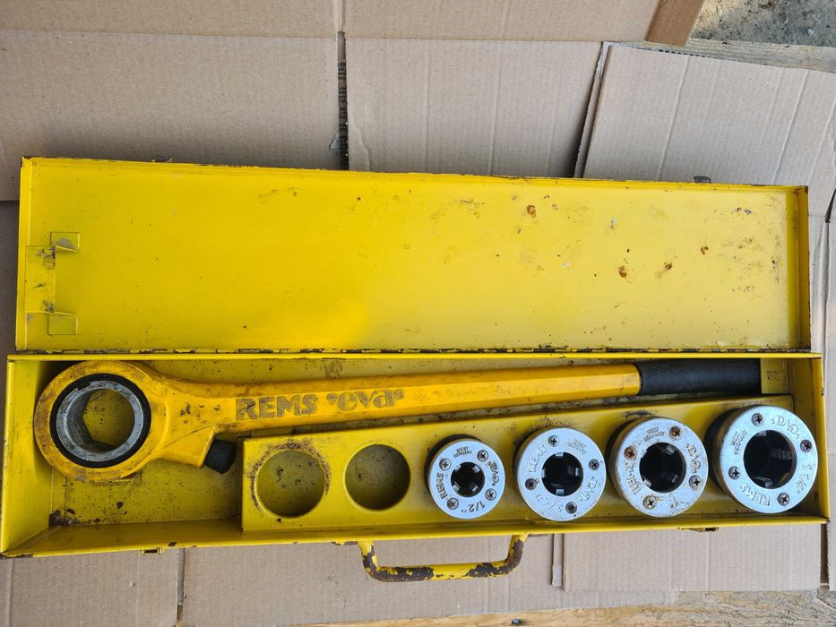 Clupă manuală de filetat REMS Eva – set R 1/2"–1 1/4"