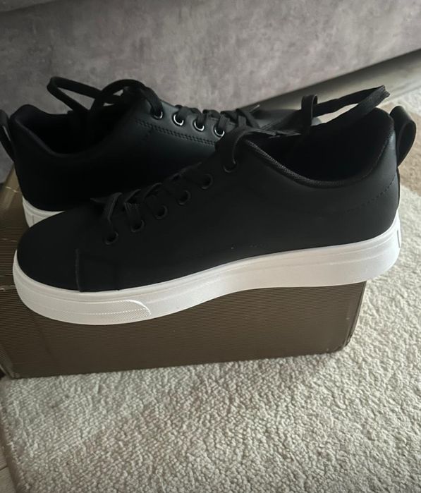 Продам обувь новую для повседневной носки