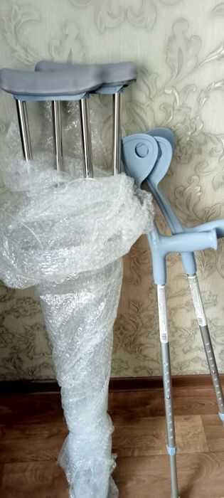 Продам костыли новые.Две пары
