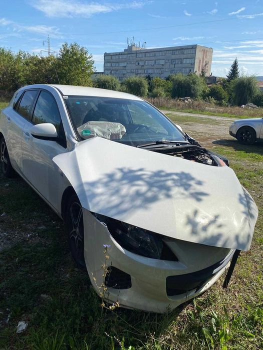 Vând  Mazda 3, avariată