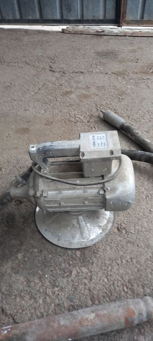 Продам глубинный вибратор б/у