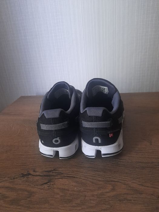 On Cloud дамски маратонки 36 номер.