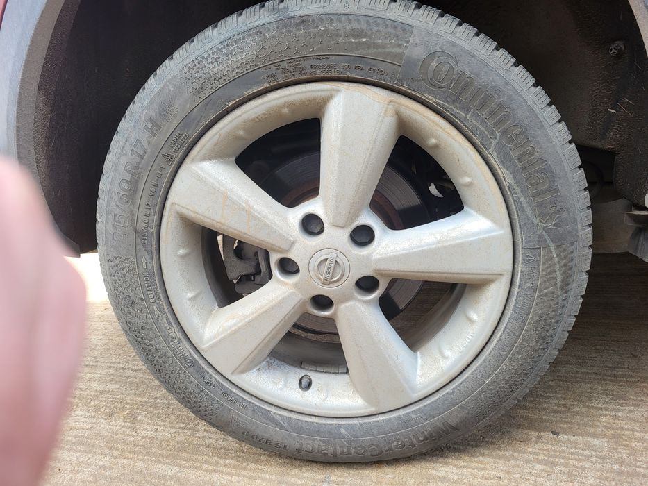 Зимни гуми Континентал с оригинални джанти 17 ки, от Нисан Кашкай