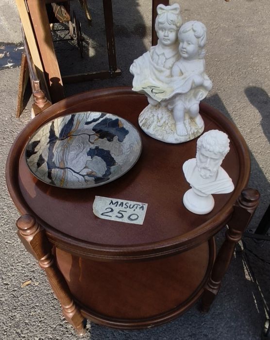 Măsuță rotundă din lemn