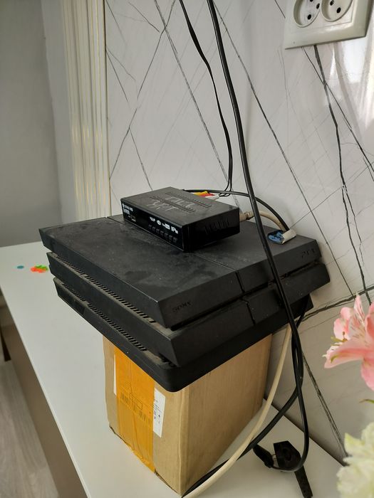 Продам Плейстеишн 4