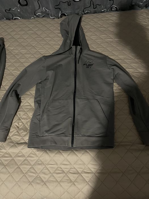 Сив екип на Flair в перфектно състояние