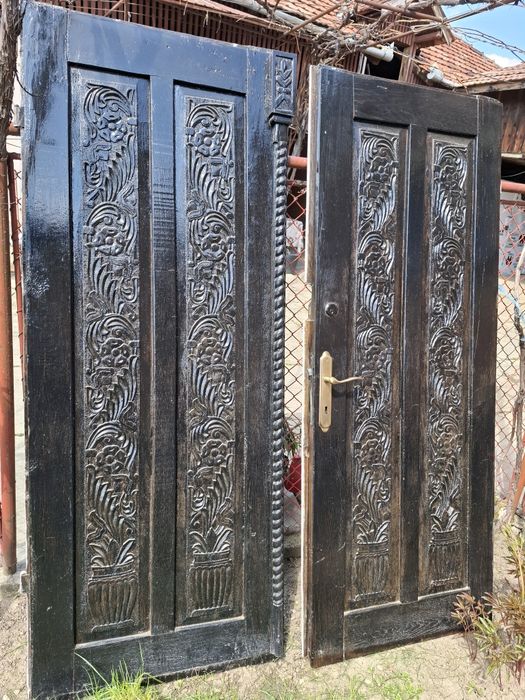 Vand usi de lemn exterior