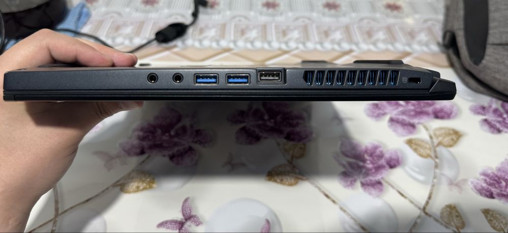 ACER predator triton PT715-51 core i7