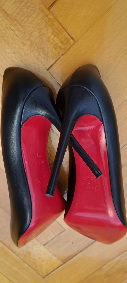 Pantofi piele Christian Louboutin, noi, 37