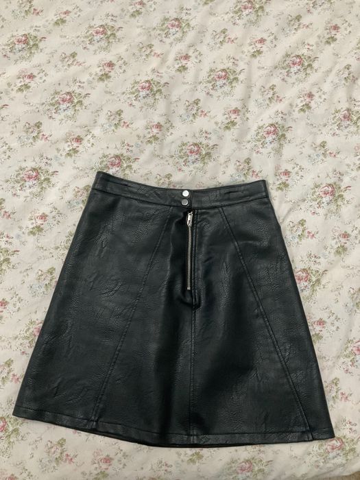 Черна кожена пола от Zara