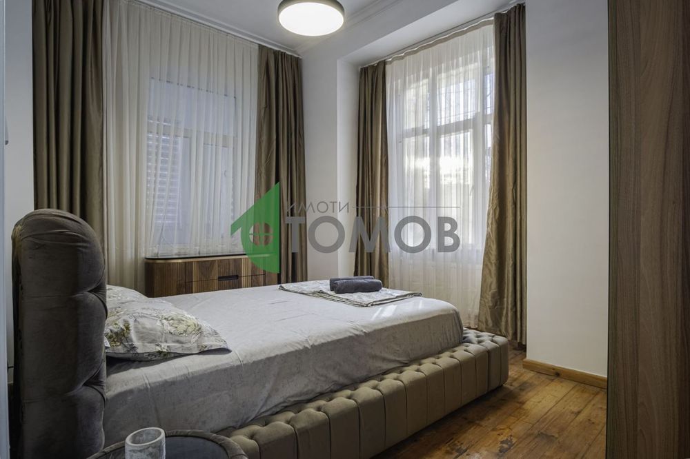 Луксозен и напълно обзаведен тристаен апартамент в сърцето на Русе