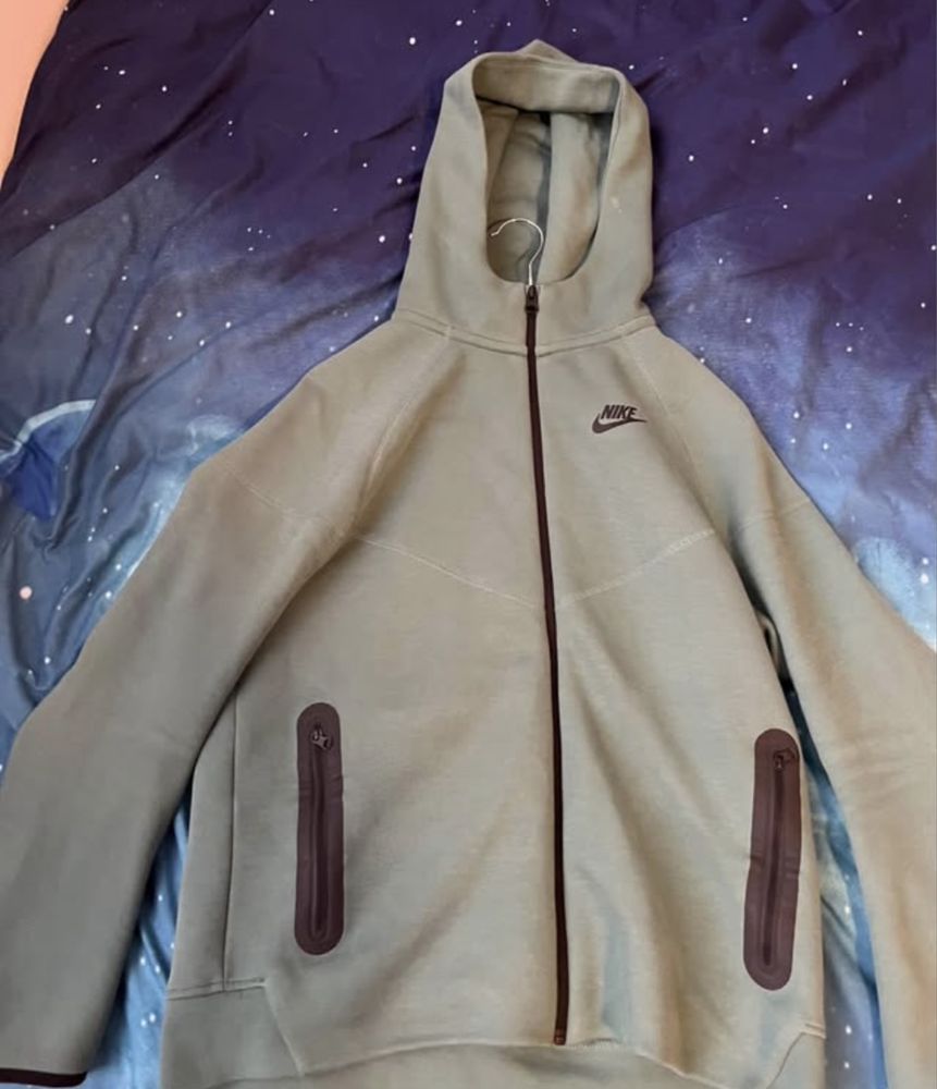 Горнище на Nike Tech