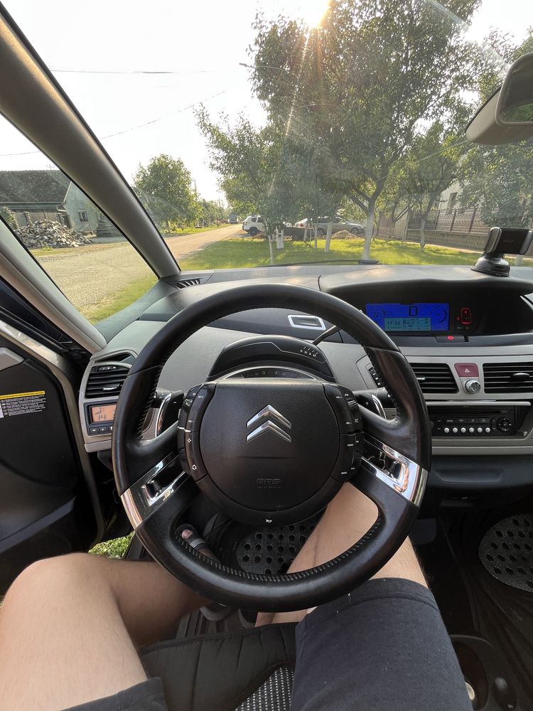 Mașină citroen c4 picasso